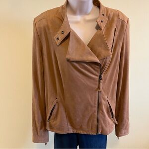 🤠 Size M, Adrian Vittadini Faux Suede Jacket, w pockets & zippers. Very soft.